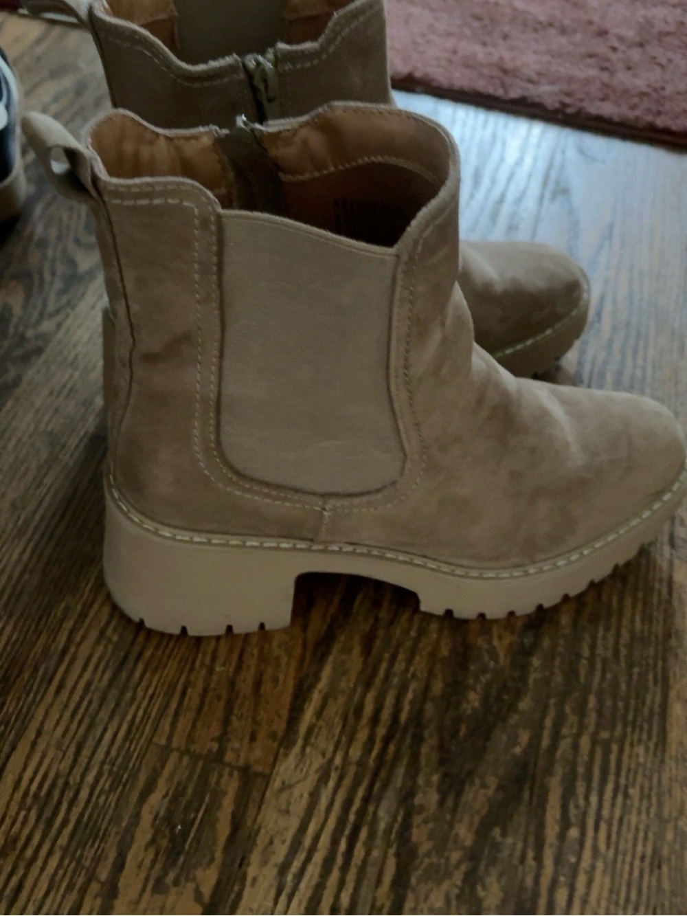 Universal Thread Chelsea Boots Size 8.5